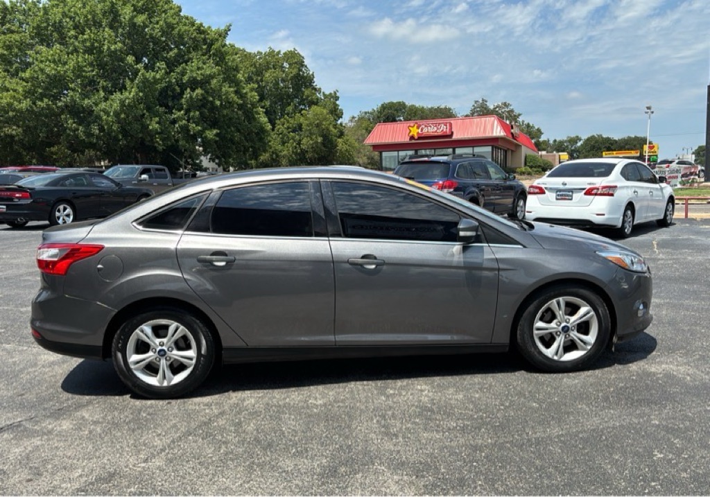 Photo 6 of this FORD FOCUS