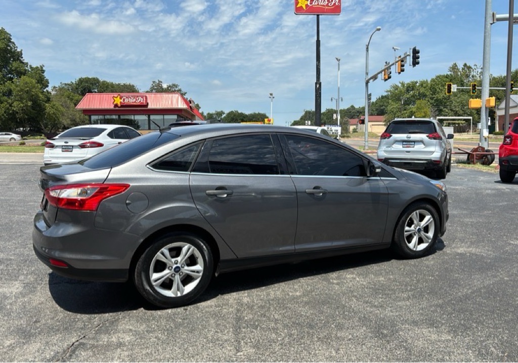 Photo 5 of this FORD FOCUS