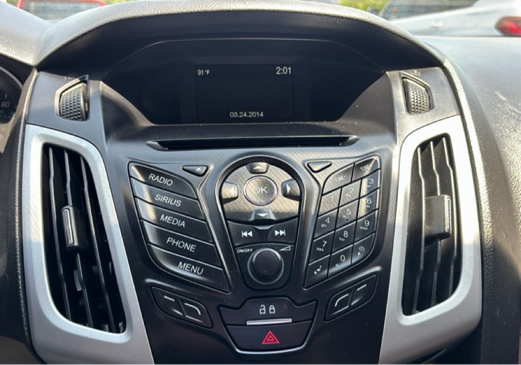Photo 14 of this FORD FOCUS