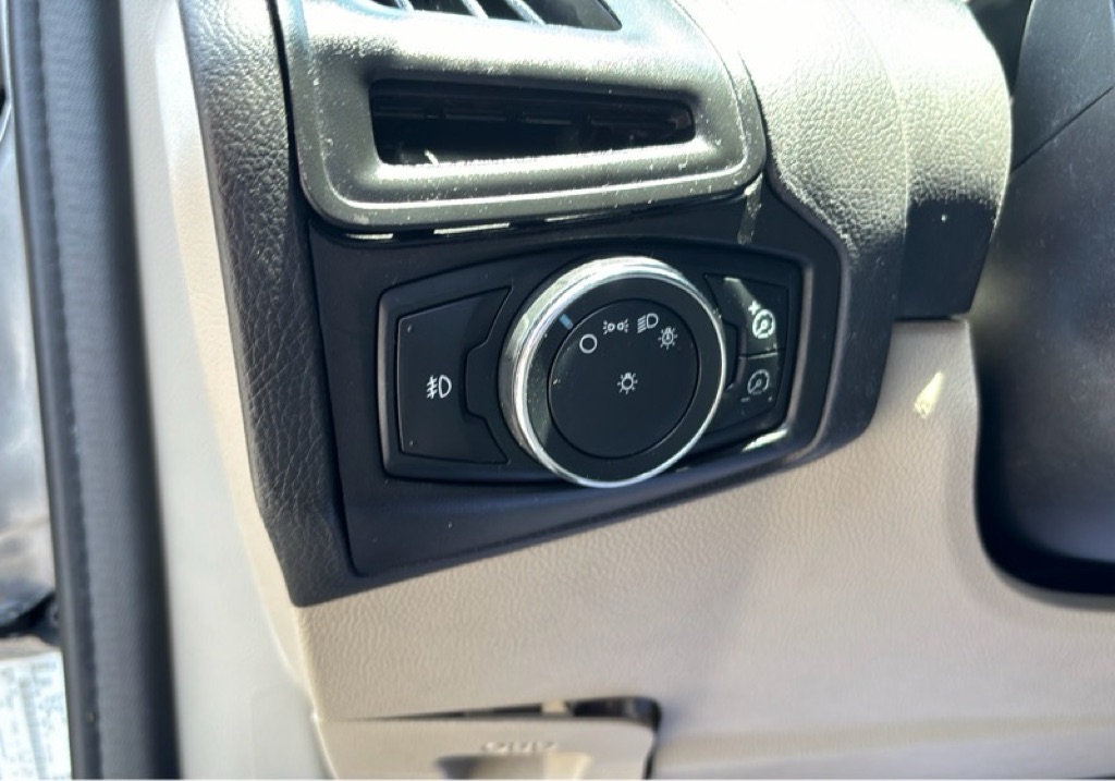 Photo 10 of this FORD FOCUS