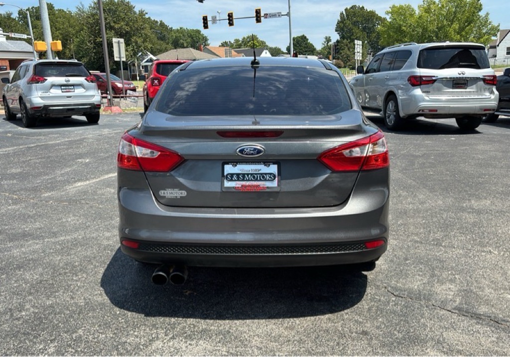 Photo 4 of this FORD FOCUS