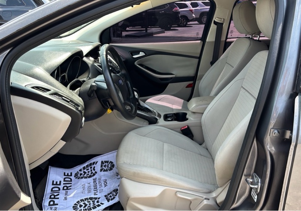 Photo 9 of this FORD FOCUS