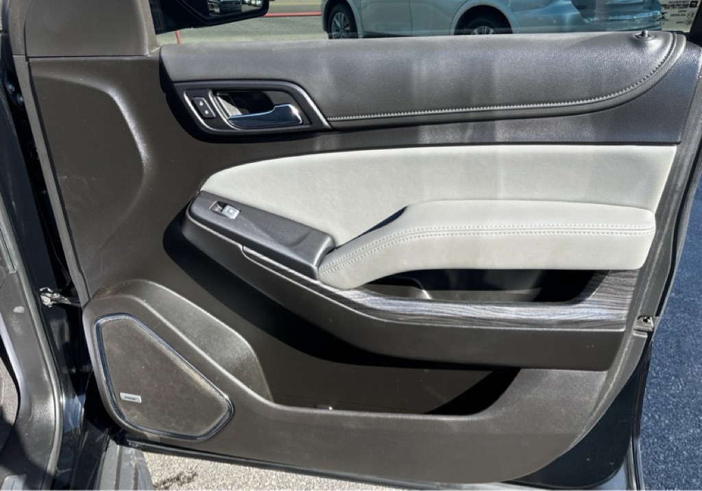 Photo 25 of this CHEVROLET TAHOE