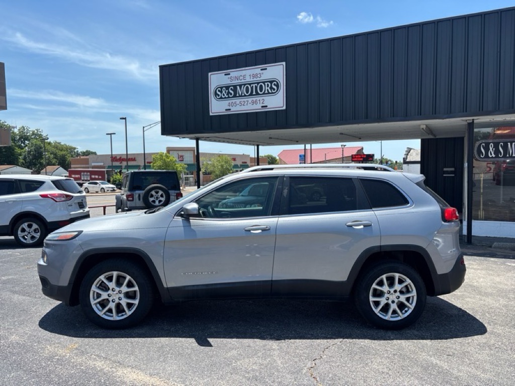 Photo 19 of this JEEP CHEROKEE