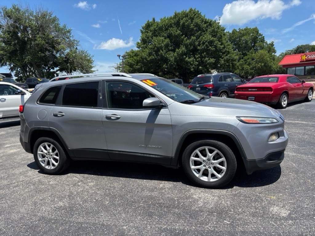 Photo 24 of this JEEP CHEROKEE