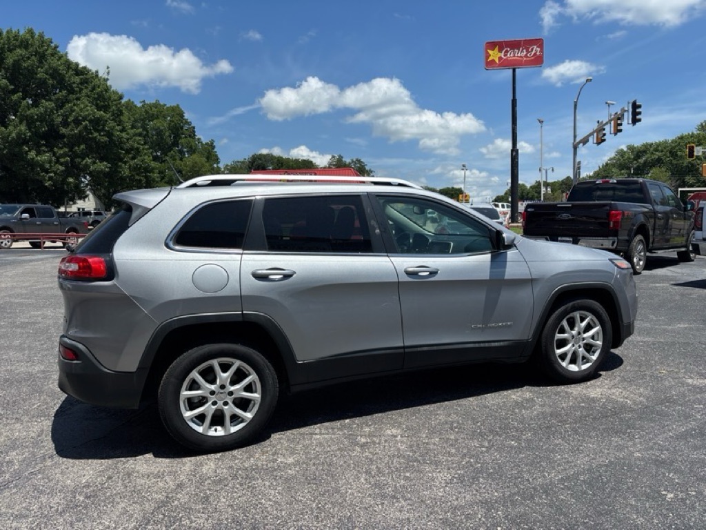 Photo 22 of this JEEP CHEROKEE