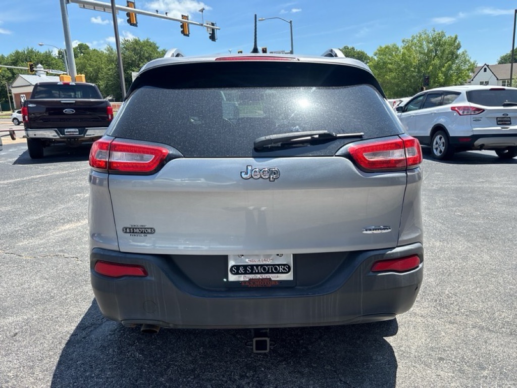 Photo 21 of this JEEP CHEROKEE