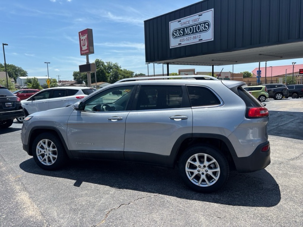 Photo 20 of this JEEP CHEROKEE