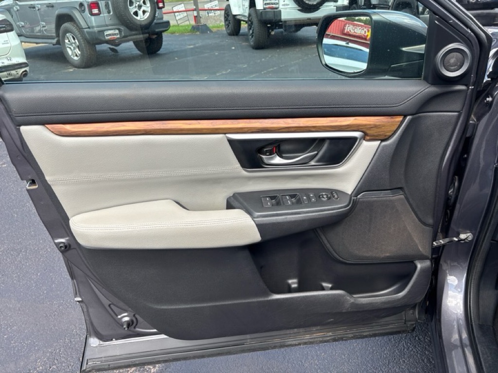 Photo 19 of this HONDA CR-V