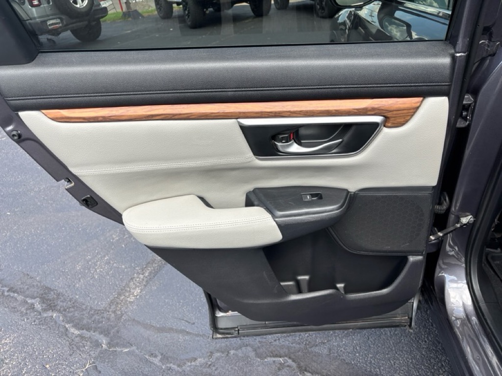 Photo 21 of this HONDA CR-V