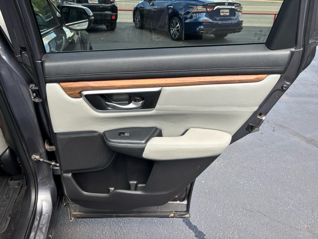 Photo 24 of this HONDA CR-V