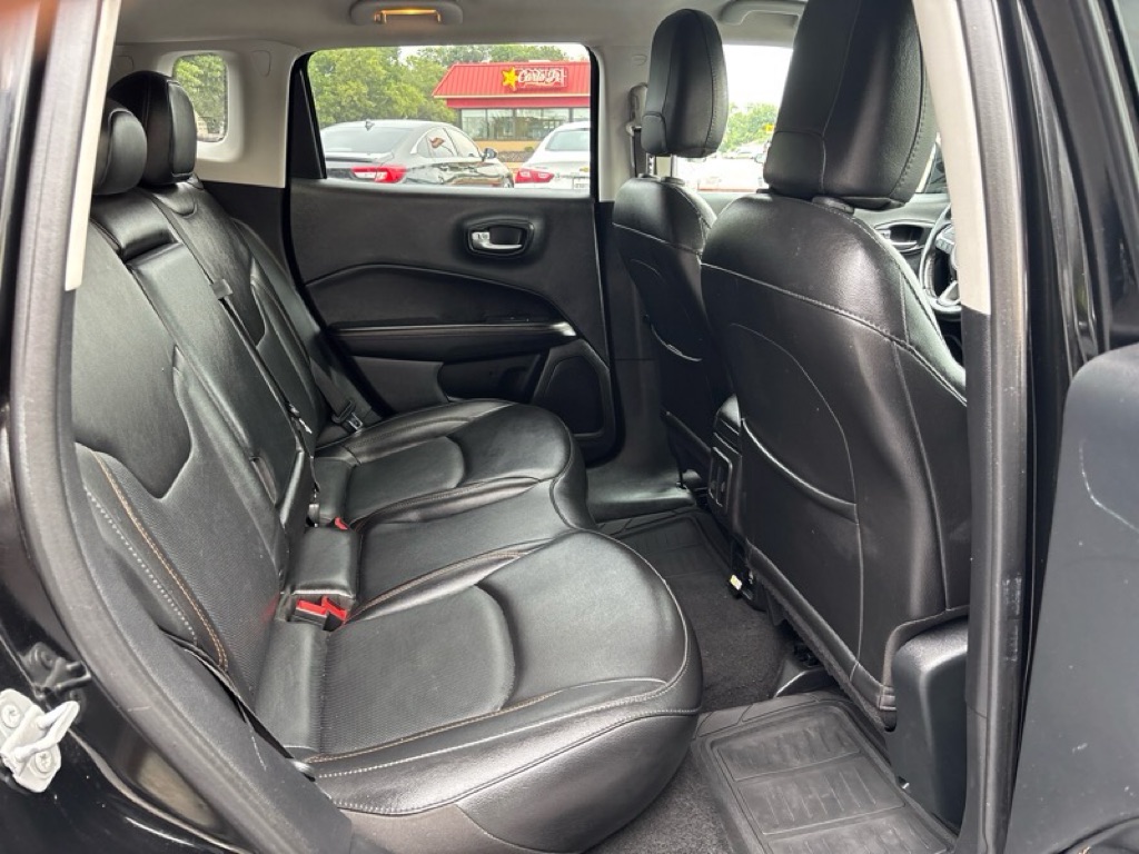 Photo 22 of this JEEP COMPASS