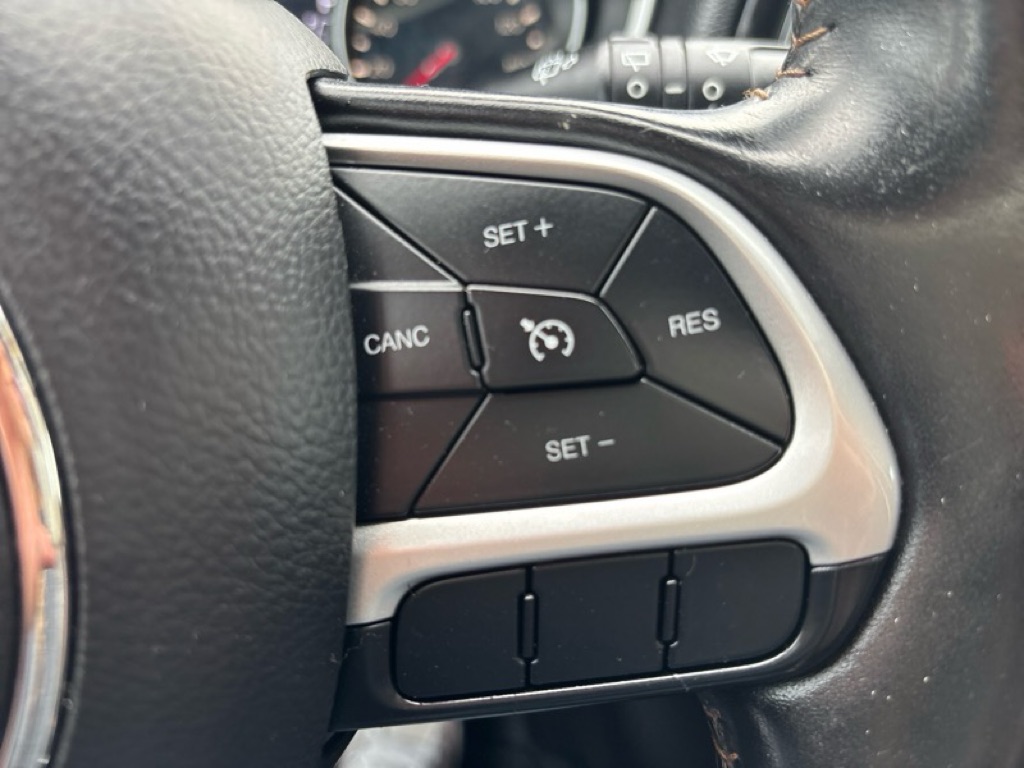 Photo 14 of this JEEP COMPASS