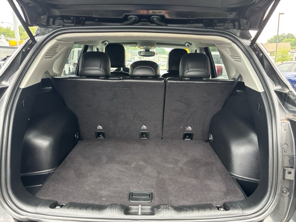Photo 21 of this JEEP COMPASS