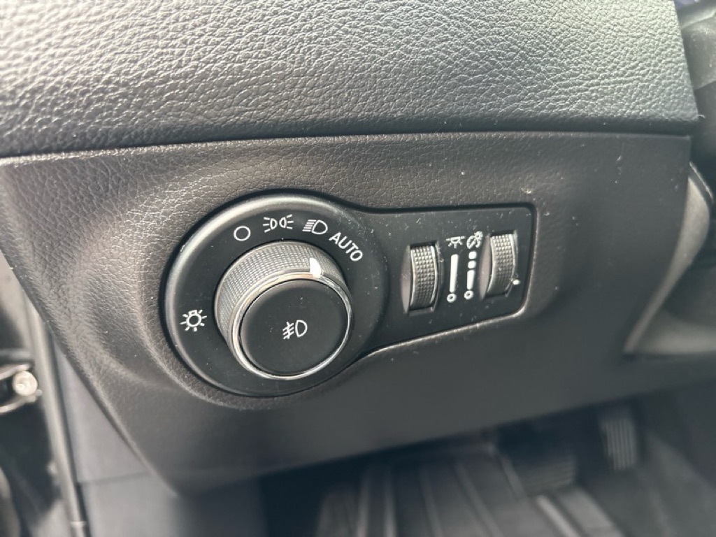 Photo 11 of this JEEP COMPASS