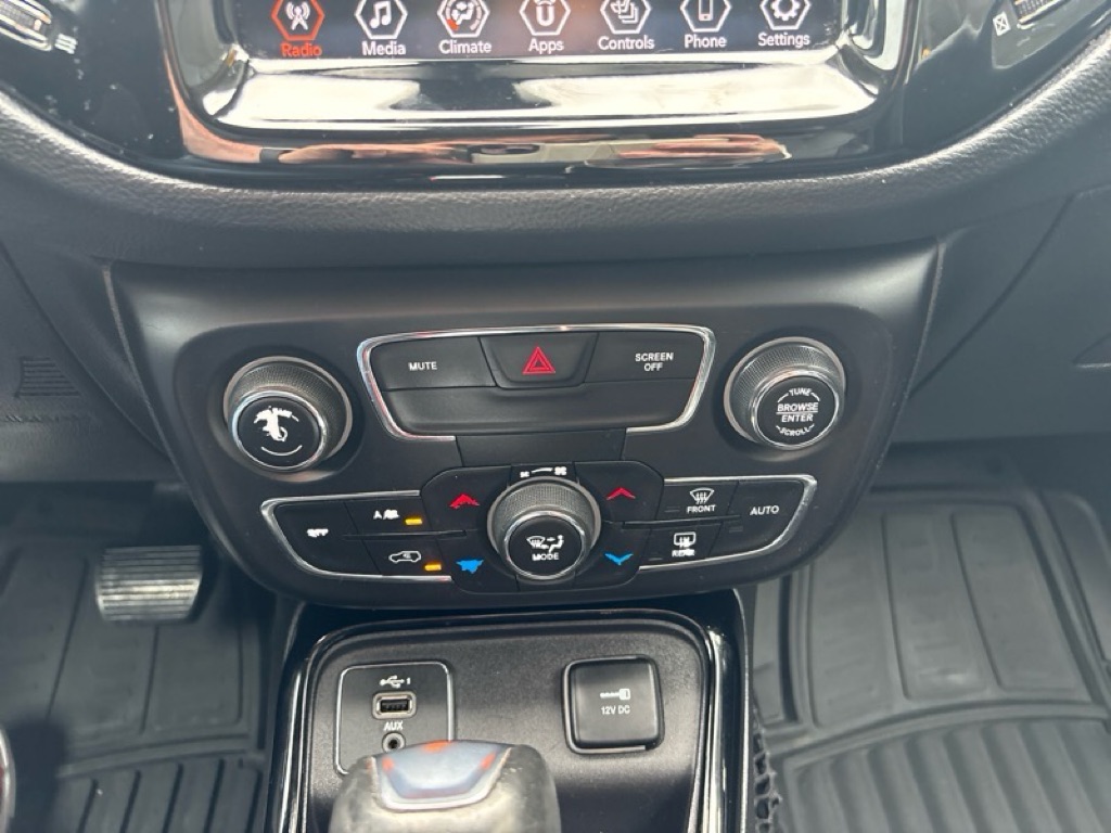 Photo 16 of this JEEP COMPASS