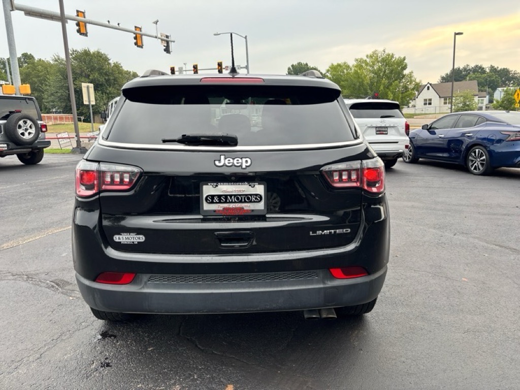 Photo 3 of this JEEP COMPASS