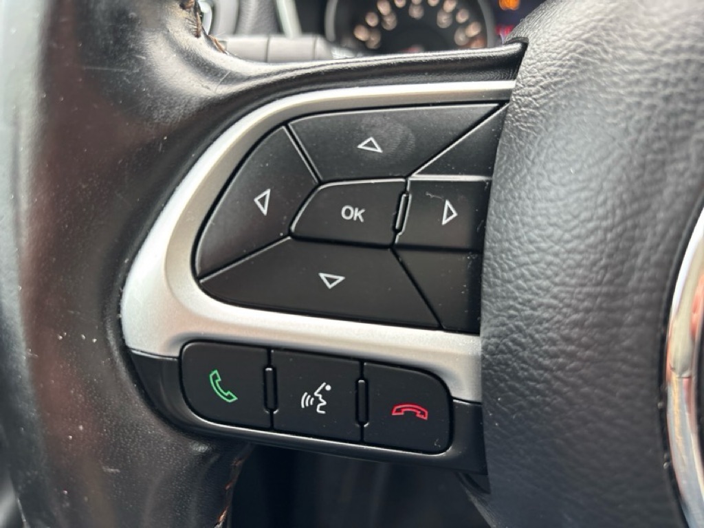 Photo 13 of this JEEP COMPASS