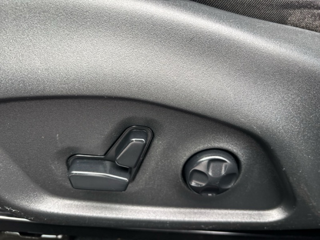 Photo 10 of this JEEP COMPASS