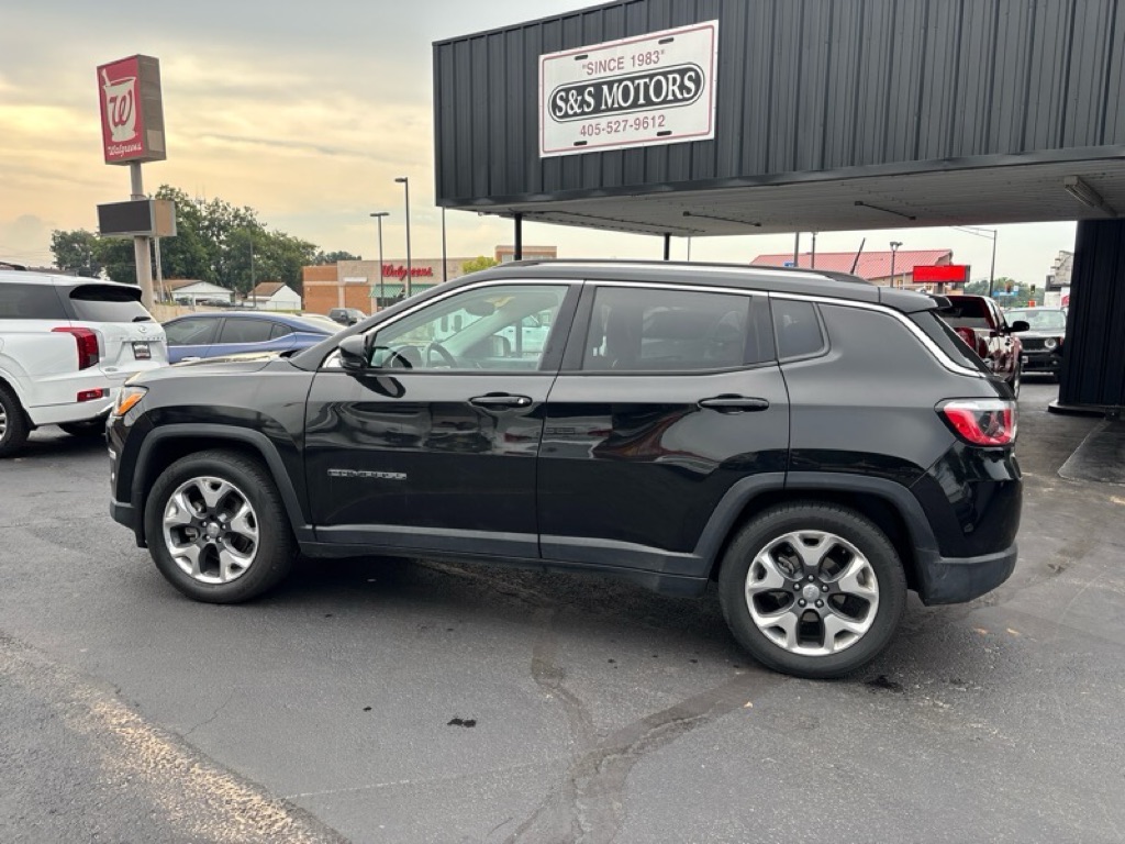 Photo 2 of this JEEP COMPASS
