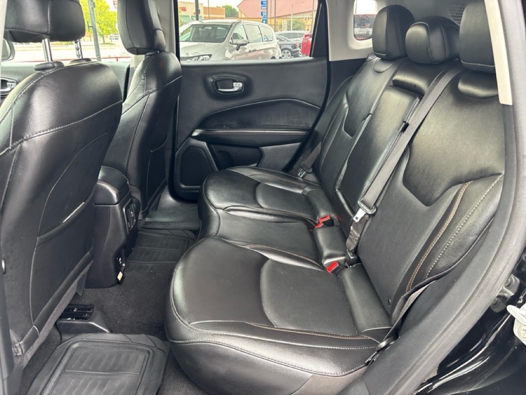 Photo 19 of this JEEP COMPASS