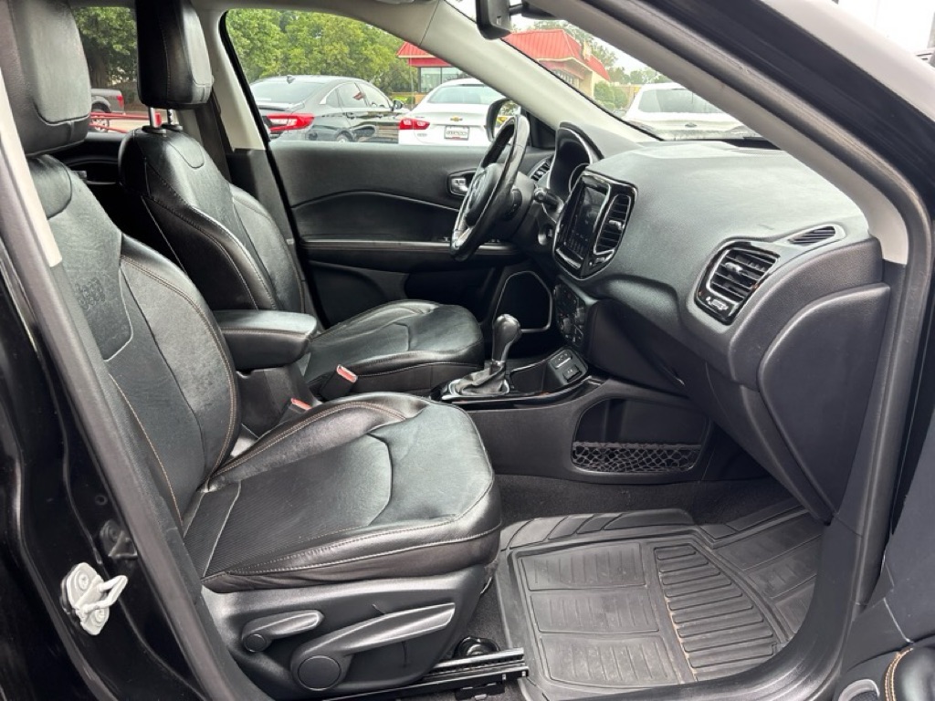 Photo 24 of this JEEP COMPASS