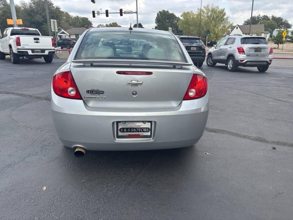 Photo 4 of this CHEVROLET COBALT
