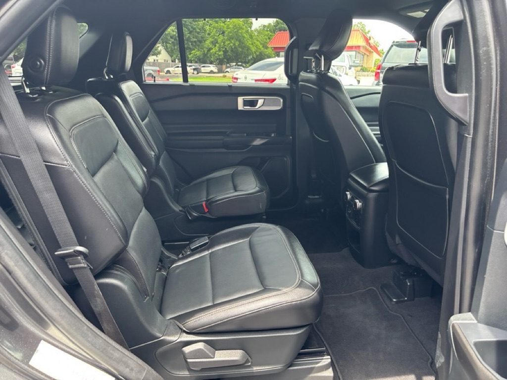 Photo 21 of this FORD EXPLORER