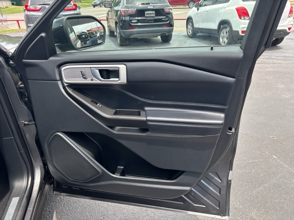 Photo 24 of this FORD EXPLORER