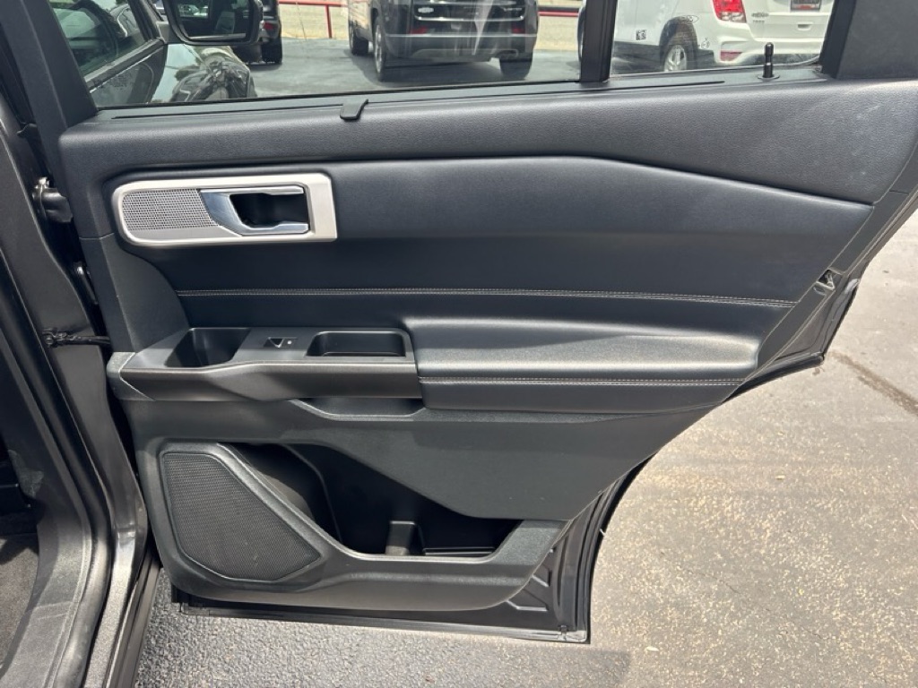 Photo 22 of this FORD EXPLORER