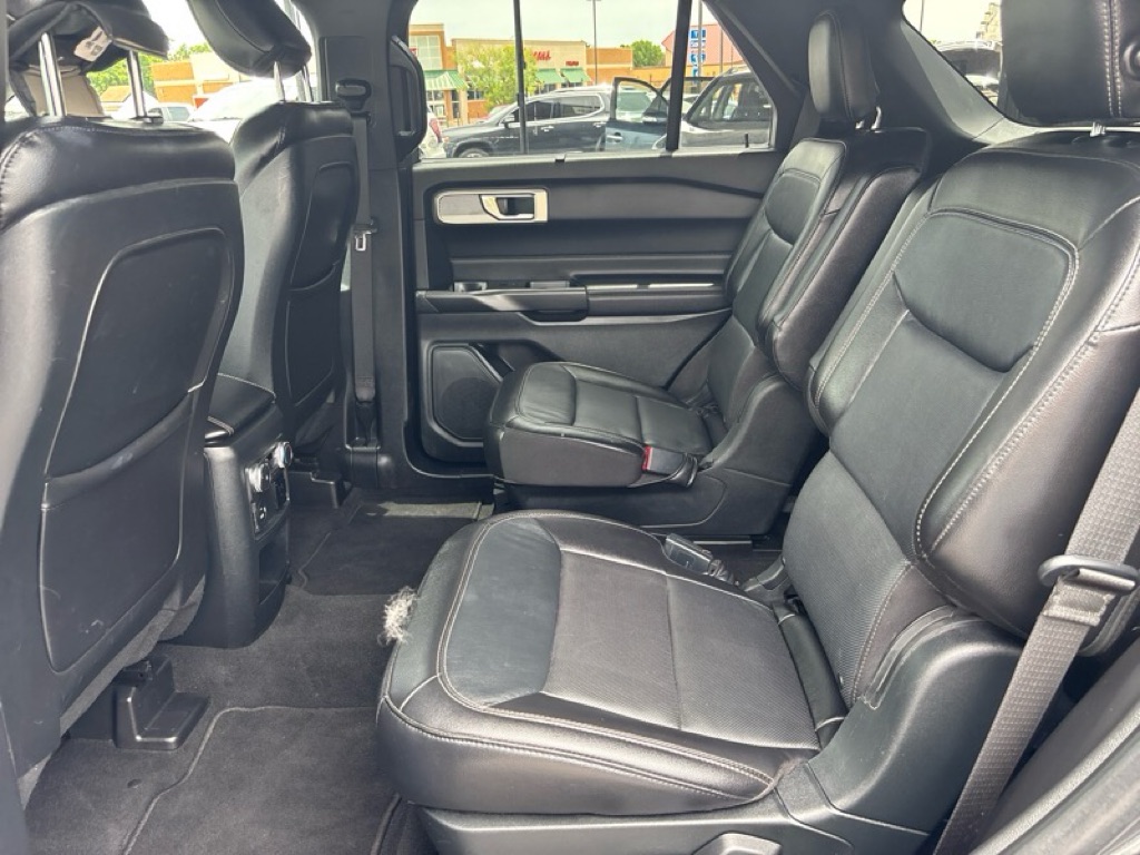 Photo 18 of this FORD EXPLORER
