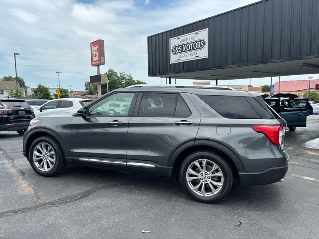 Photo 3 of this FORD EXPLORER
