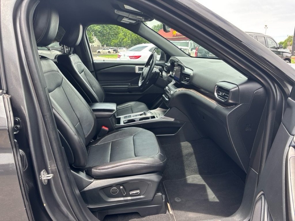 Photo 23 of this FORD EXPLORER