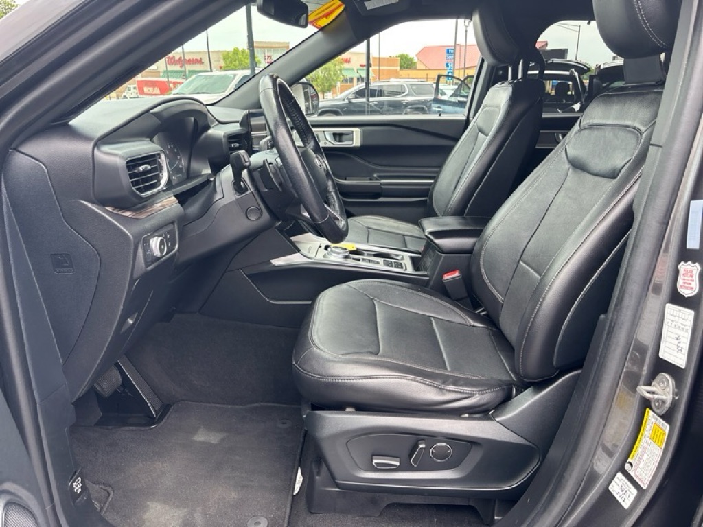 Photo 9 of this FORD EXPLORER