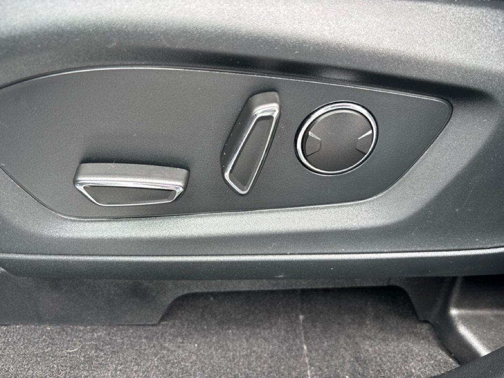 Photo 10 of this FORD EXPLORER