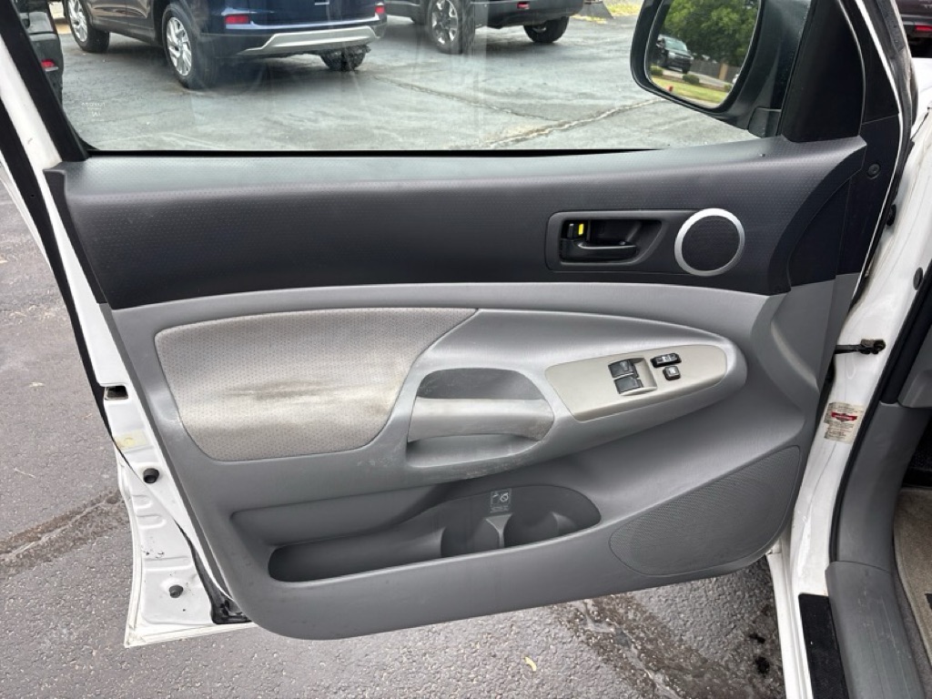 Photo 14 of this TOYOTA TACOMA