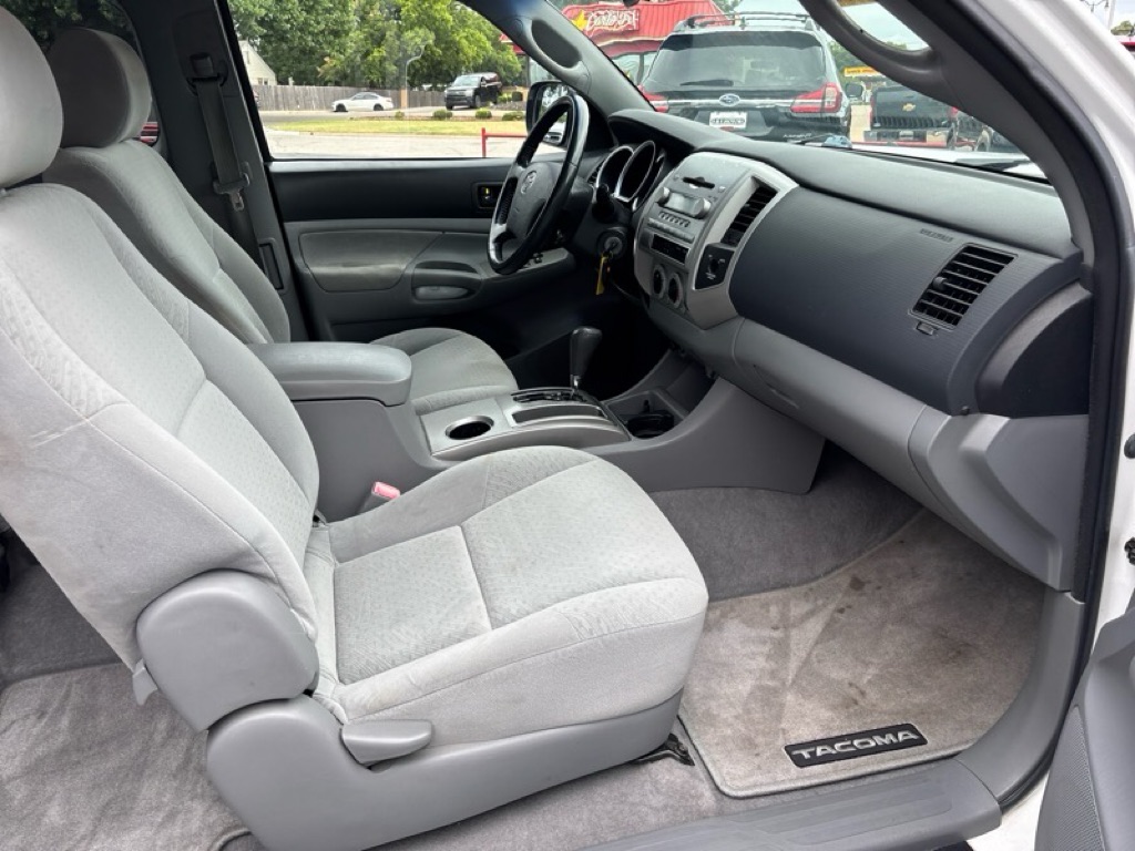 Photo 19 of this TOYOTA TACOMA