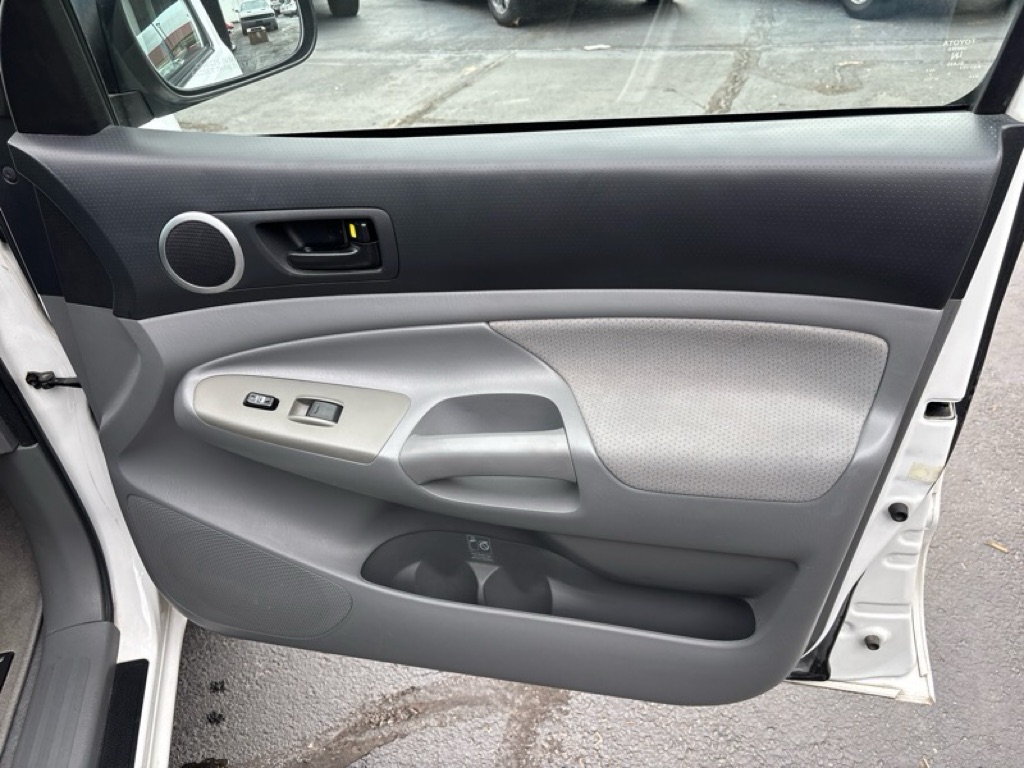 Photo 20 of this TOYOTA TACOMA