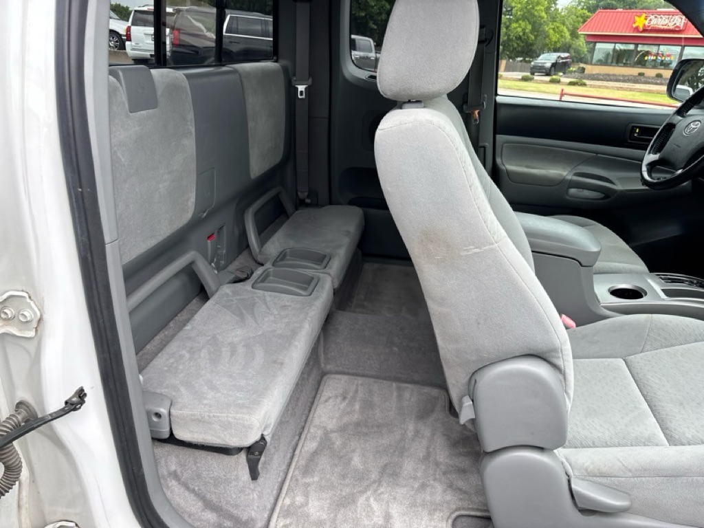 Photo 17 of this TOYOTA TACOMA