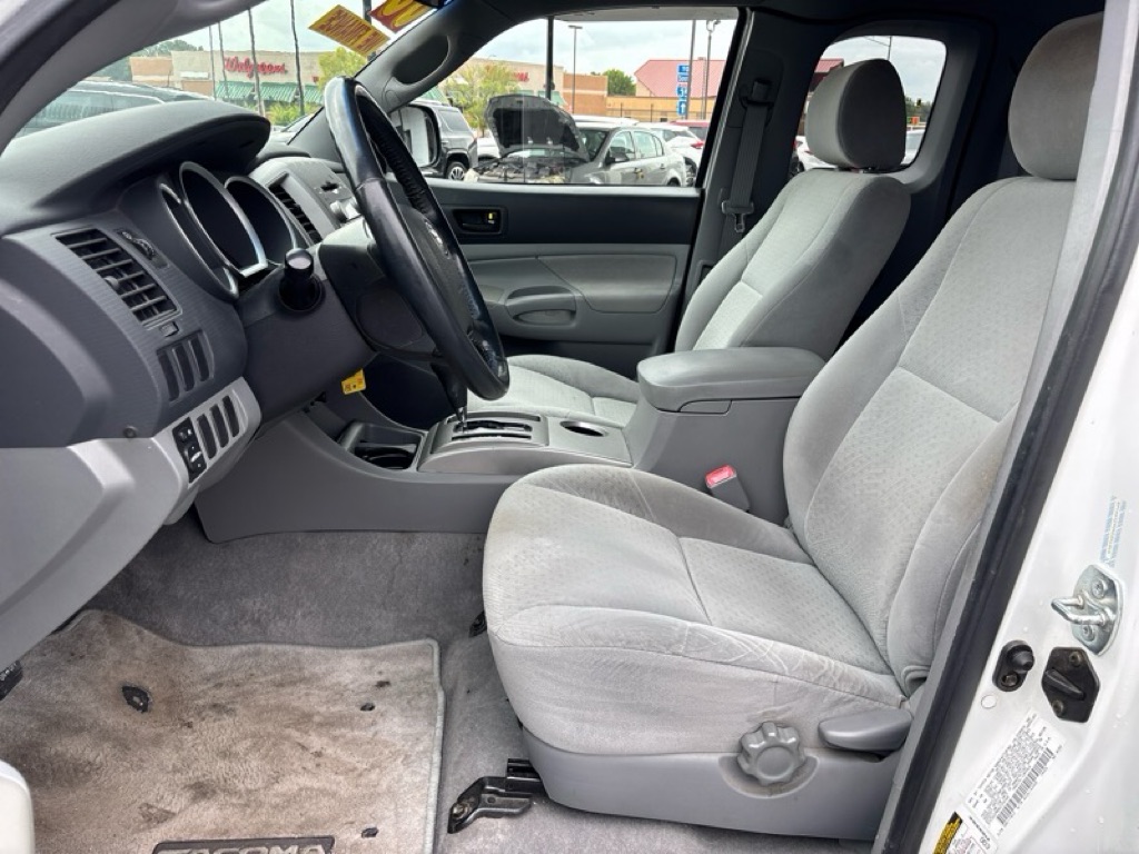 Photo 9 of this TOYOTA TACOMA