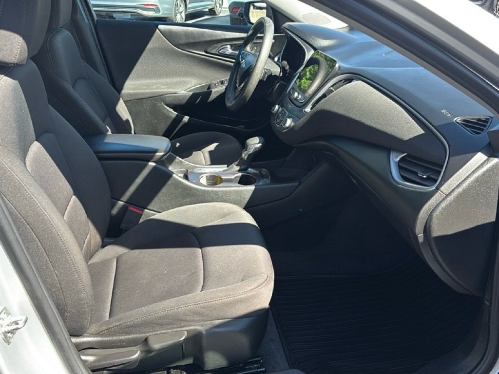 Photo 20 of this CHEVROLET MALIBU