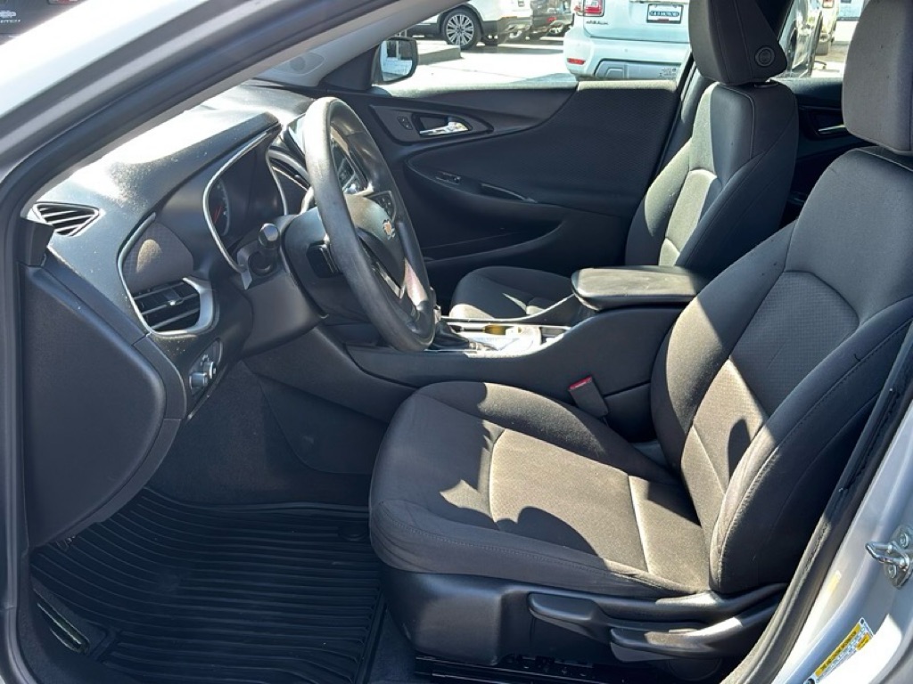 Photo 9 of this CHEVROLET MALIBU