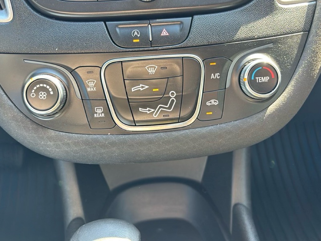 Photo 14 of this CHEVROLET MALIBU