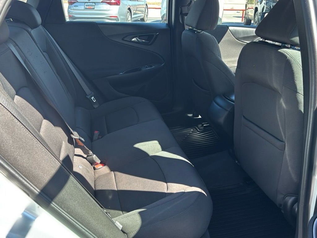 Photo 18 of this CHEVROLET MALIBU