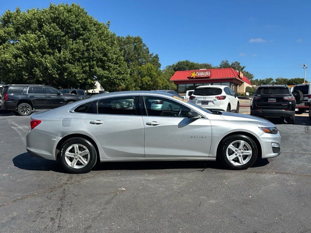 Photo 6 of this CHEVROLET MALIBU