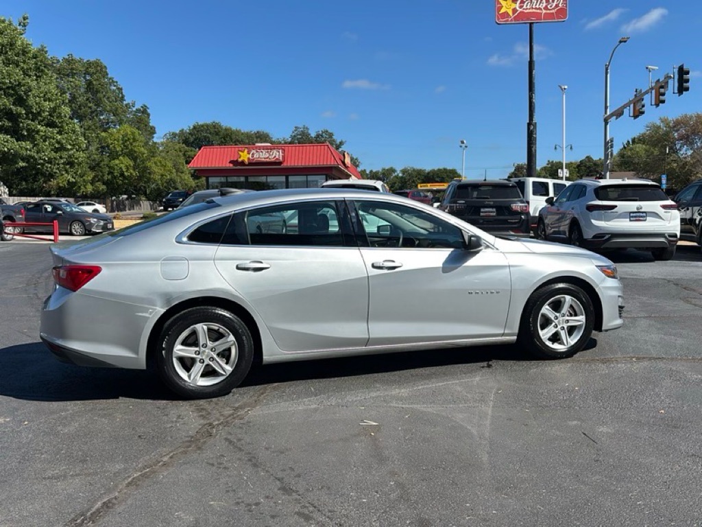 Photo 5 of this CHEVROLET MALIBU