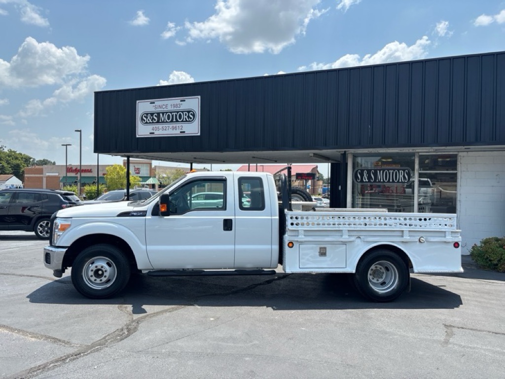 Photo 2 of this FORD F350
