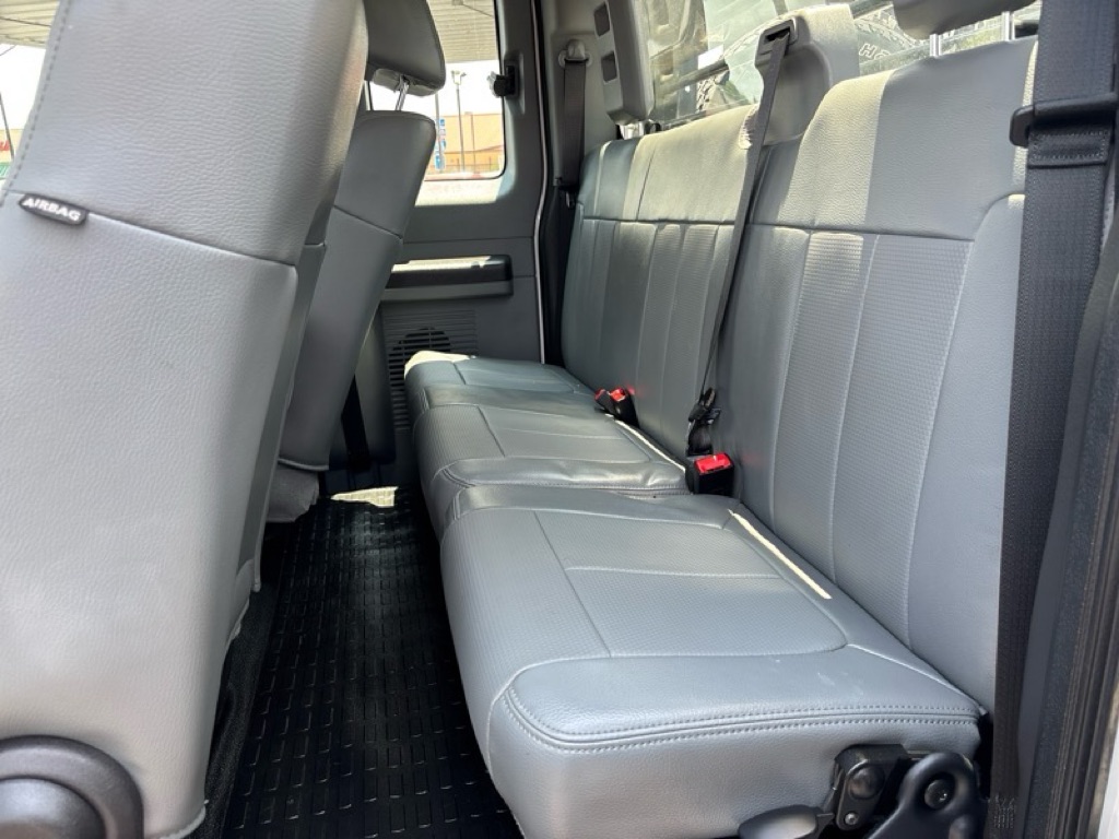 Photo 16 of this FORD F350