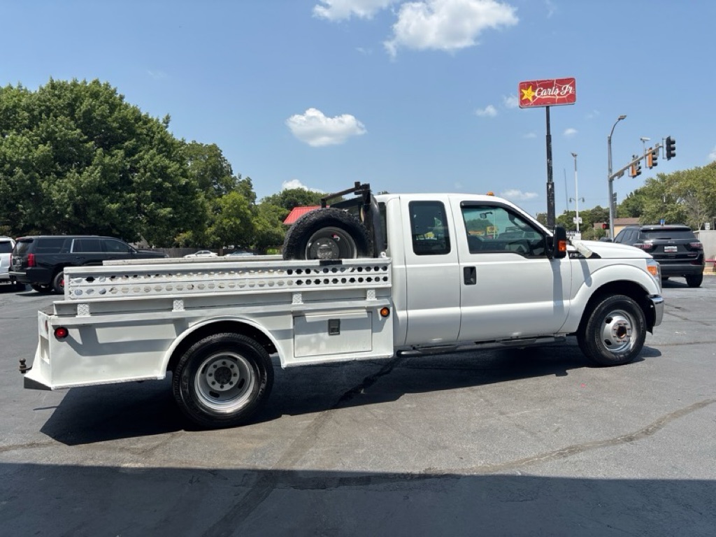Photo 5 of this FORD F350