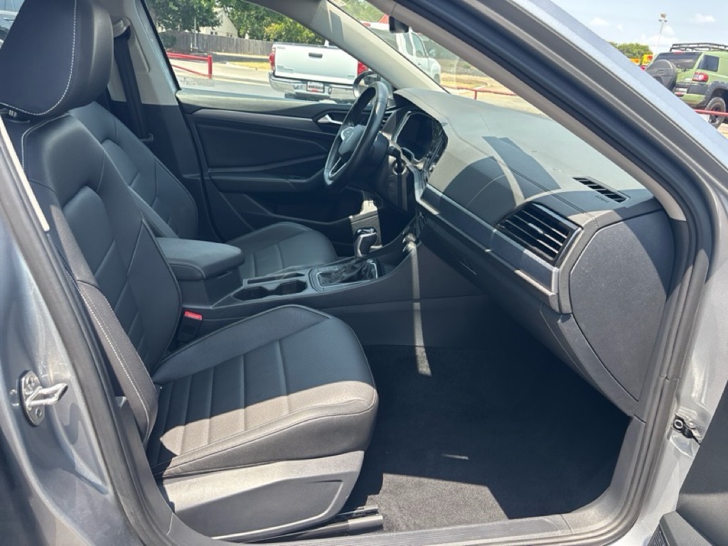 Photo 23 of this VOLKSWAGEN JETTA